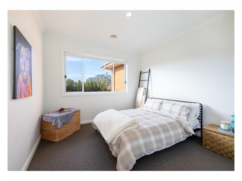 6 Caddy Court, West Wodonga VIC 3690