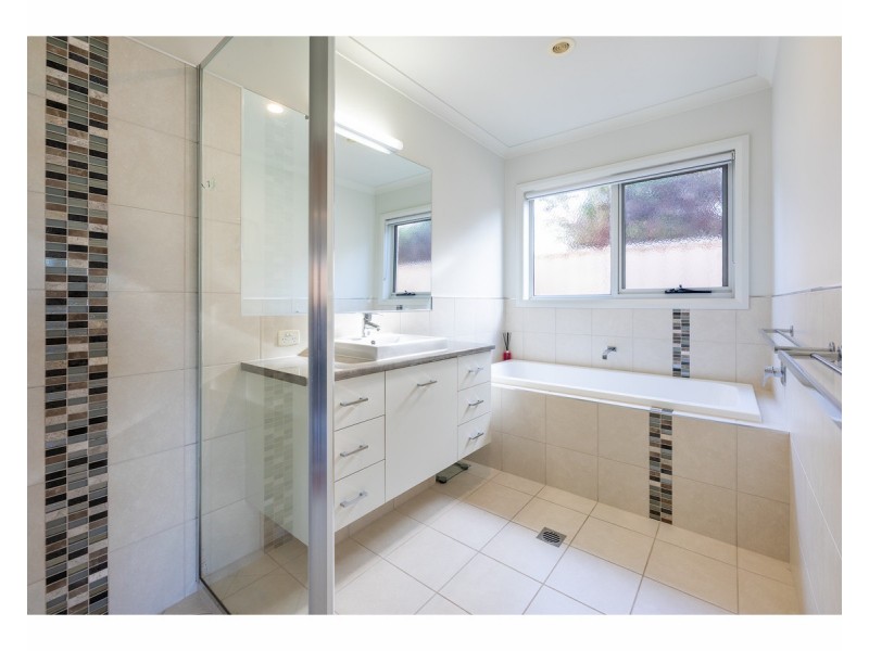 6 Caddy Court, West Wodonga VIC 3690