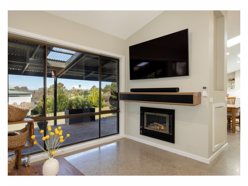 4 Joyce Place, Lavington NSW 2641