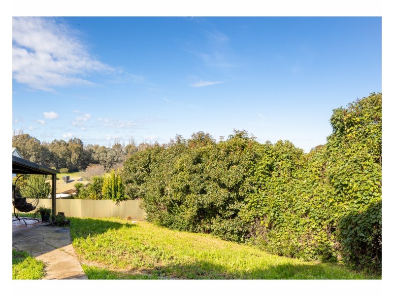 4 Joyce Place, Lavington NSW 2641