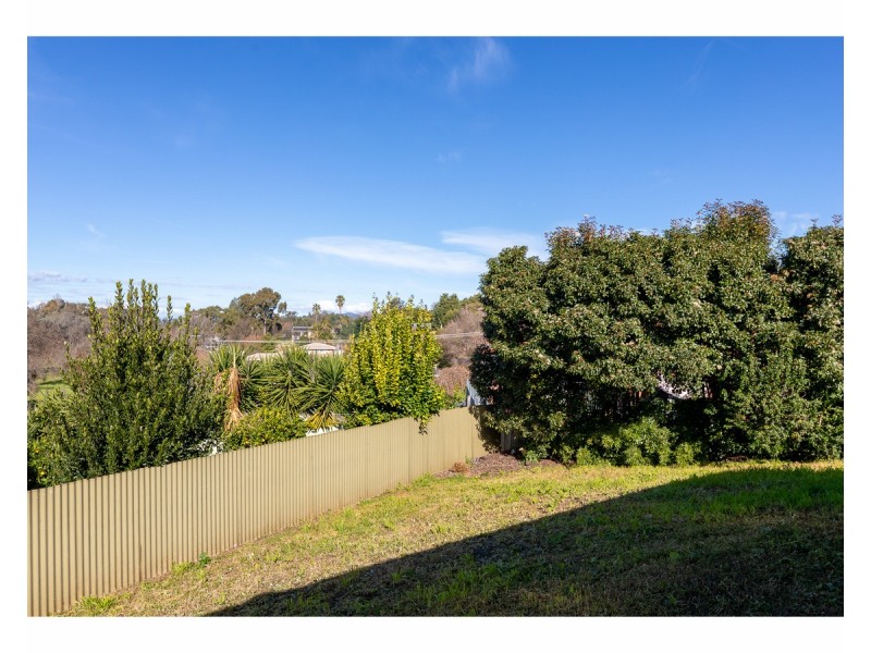4 Joyce Place, Lavington NSW 2641