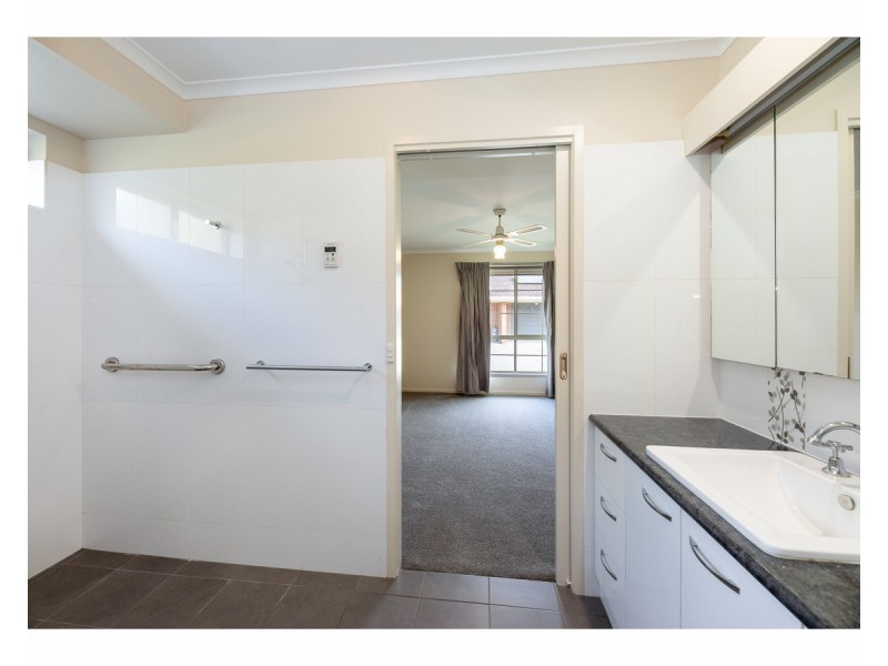 103 Amber Court, West Albury NSW 2640