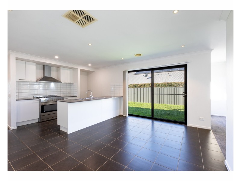7 Barnett Avenue, Thurgoona NSW 2640