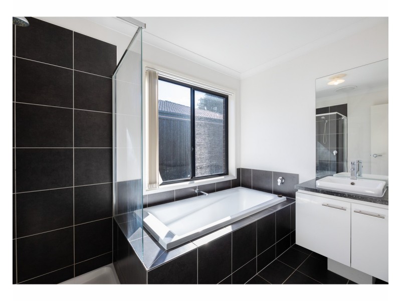 7 Barnett Avenue, Thurgoona NSW 2640