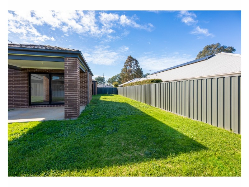 7 Barnett Avenue, Thurgoona NSW 2640