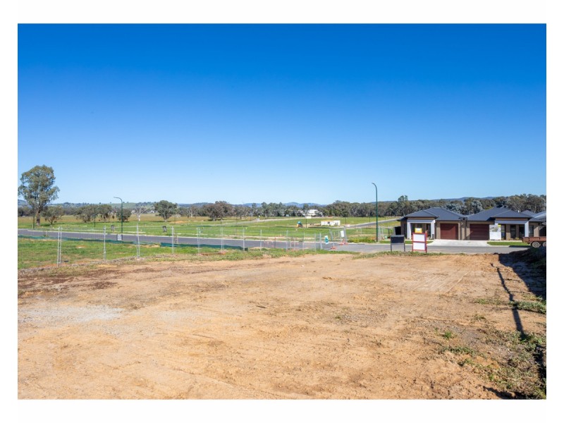 159 Riverboat Drive, Thurgoona NSW 2640
