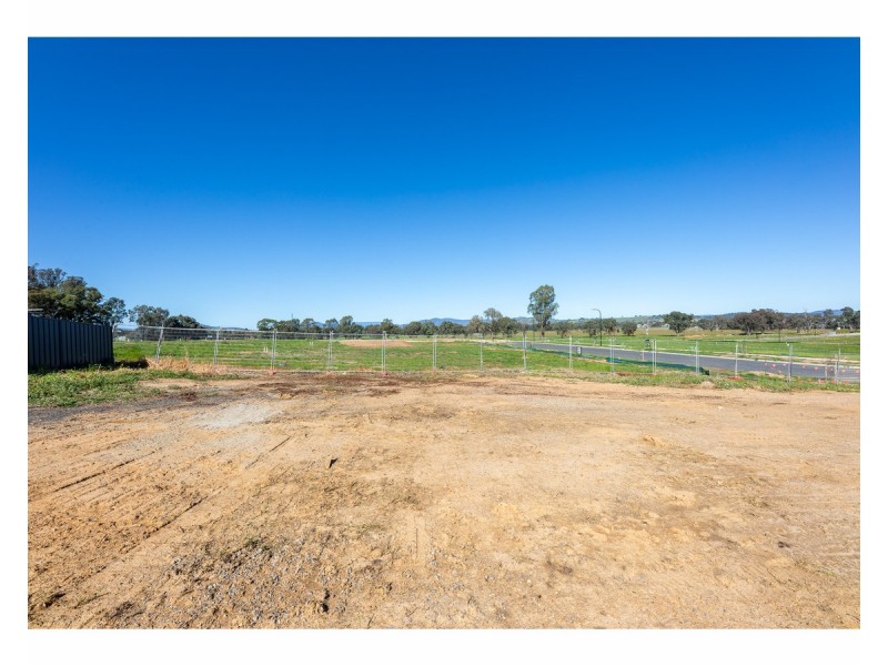159 Riverboat Drive, Thurgoona NSW 2640