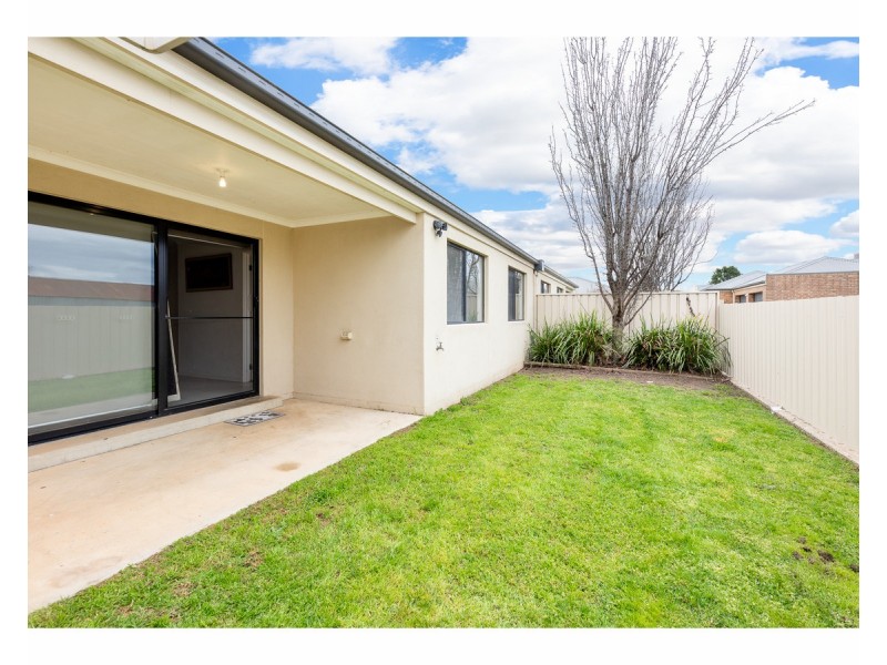 356 Cambourne Street, Lavington NSW 2641