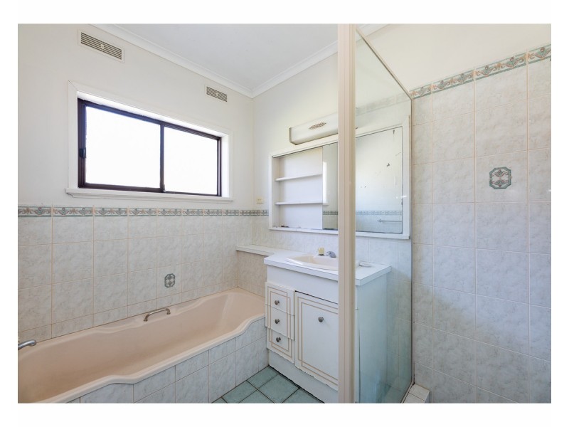 428 Parkview Crescent, Lavington NSW 2641