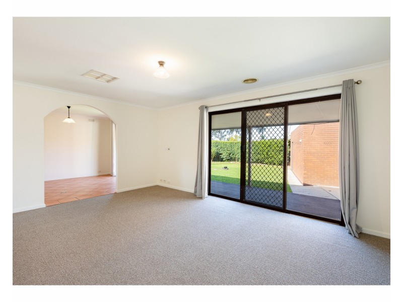 6 Campbell Avenue, West Wodonga VIC 3690