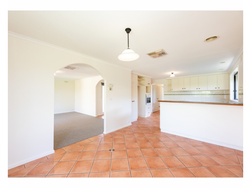 6 Campbell Avenue, West Wodonga VIC 3690