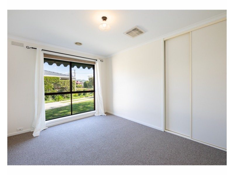 6 Campbell Avenue, West Wodonga VIC 3690