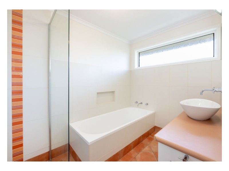 6 Campbell Avenue, West Wodonga VIC 3690