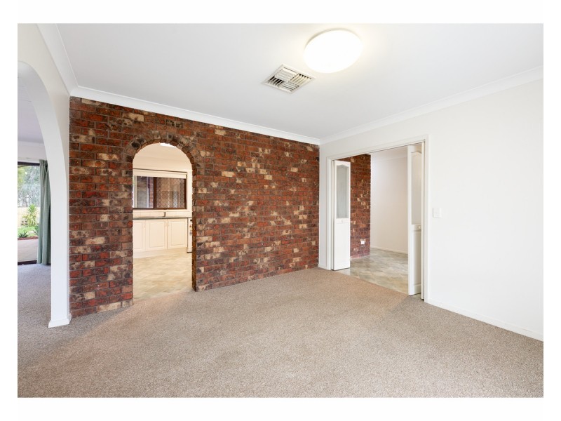 24 Sunwood Drive, Lavington NSW 2641