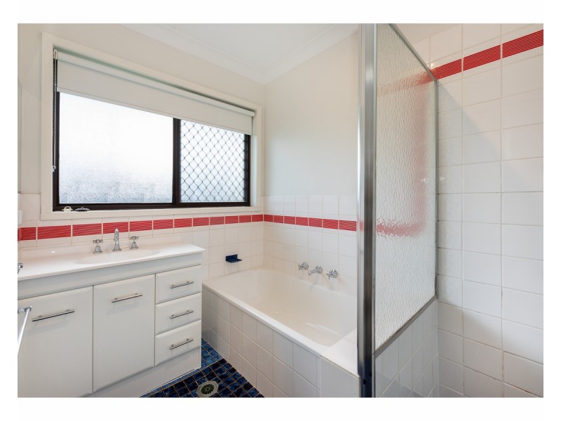24 Sunwood Drive, Lavington NSW 2641