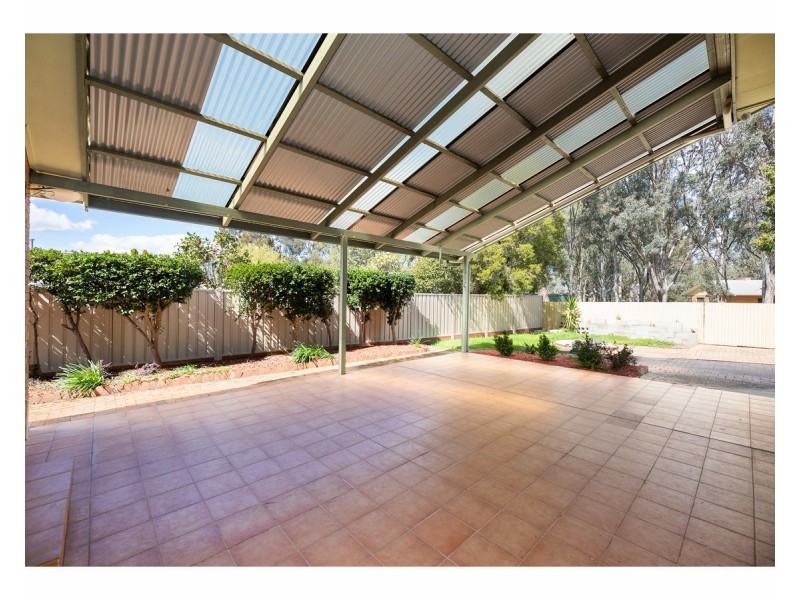 24 Sunwood Drive, Lavington NSW 2641