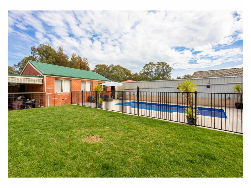 10 Ovens Court, West Wodonga VIC 3690