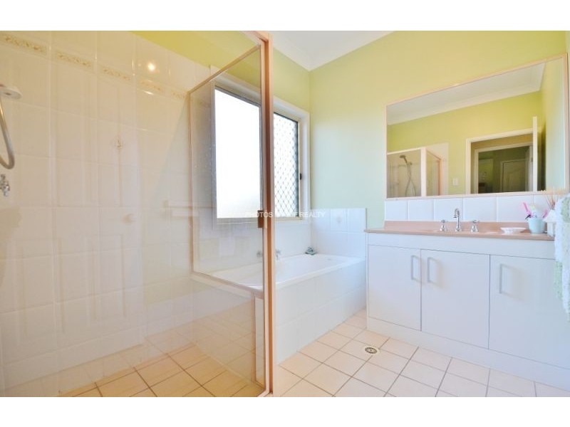 70 Rose Avenue, Minden QLD 4311