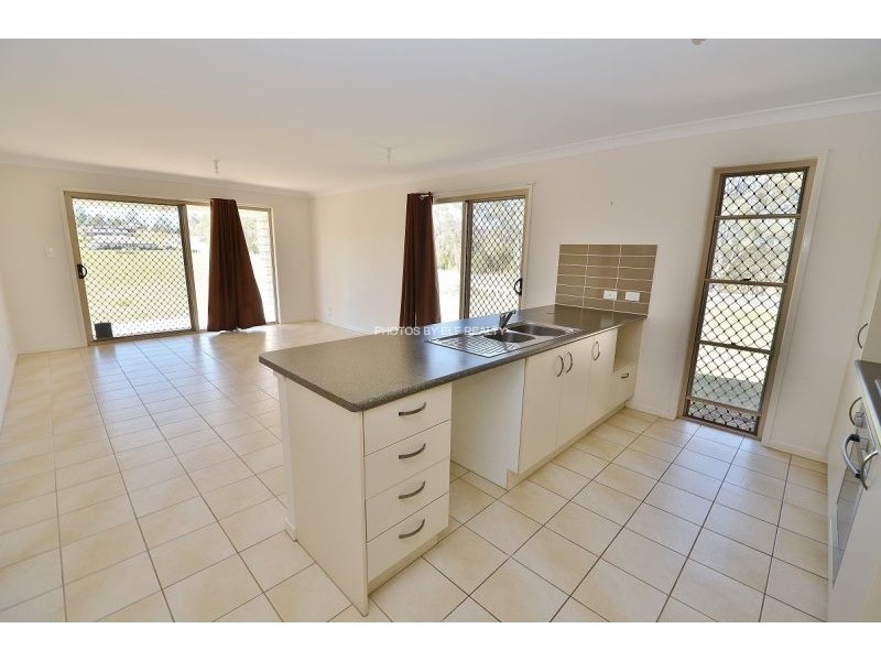 2 Westwood Crescent, Hatton Vale QLD 4341