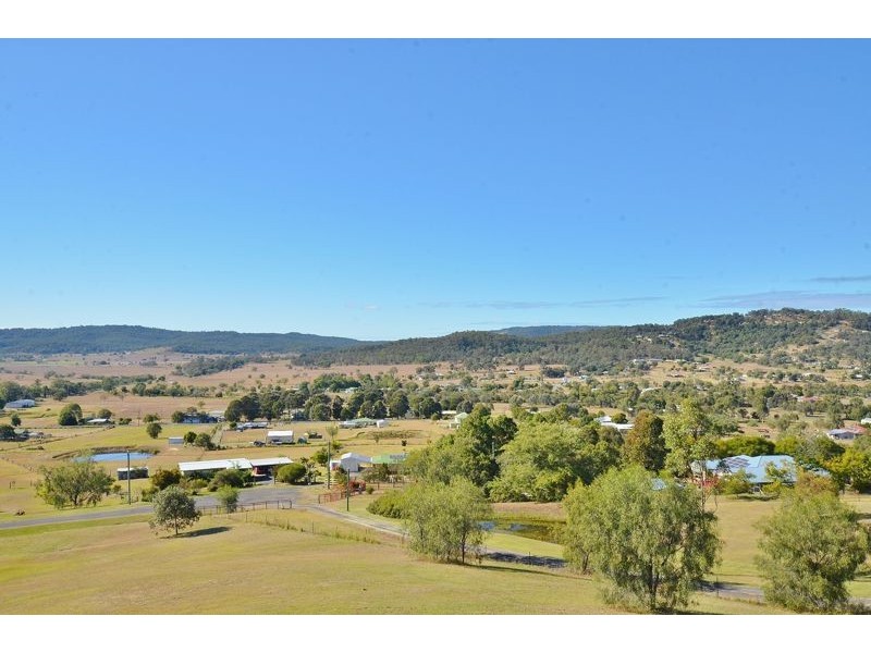 4 Vale Court, Summerholm QLD 4341