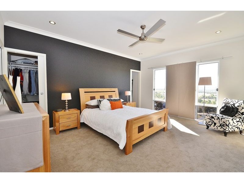 4 Vale Court, Summerholm QLD 4341