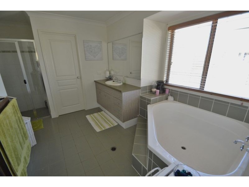 15 Harwood Street, Kensington Grove QLD 4341