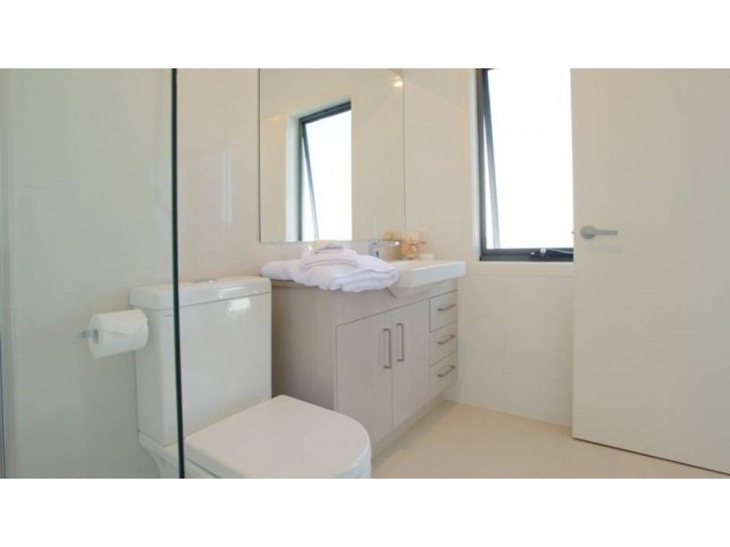 2/88 Broadwater Avenue, Hope Island QLD 4212