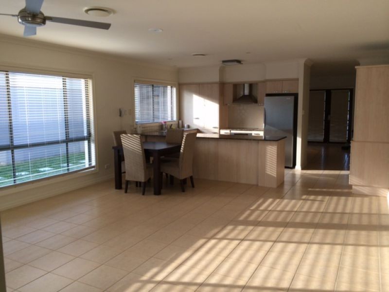 2023 Gracemere Gardens Cct, Hope Island QLD 4212