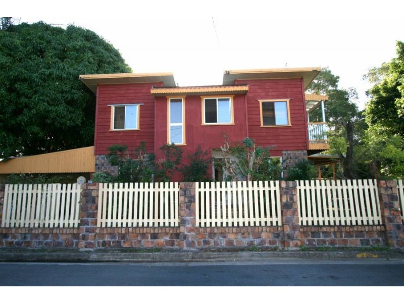 6 Sunshine Court, Labrador QLD 4215