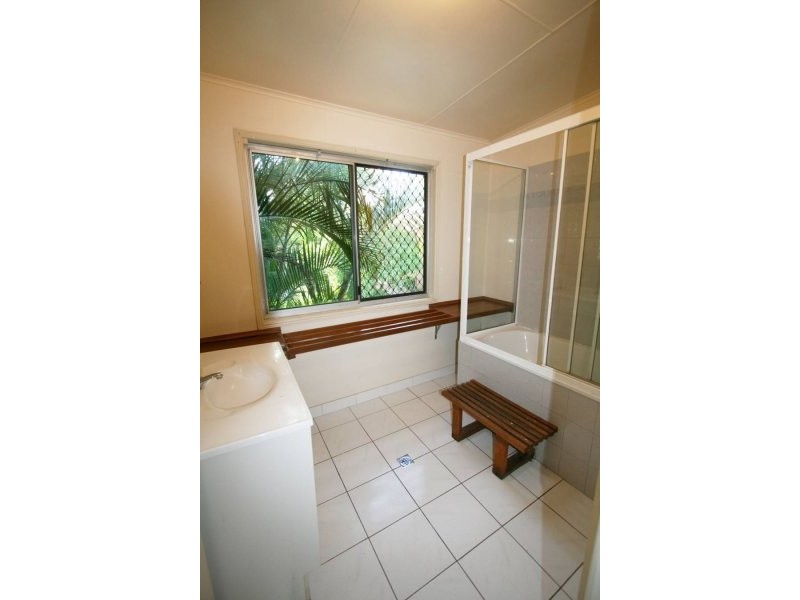 6 Sunshine Court, Labrador QLD 4215