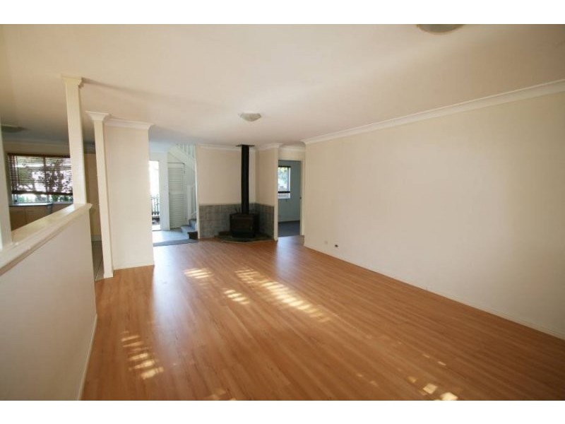 6 Sunshine Court, Labrador QLD 4215