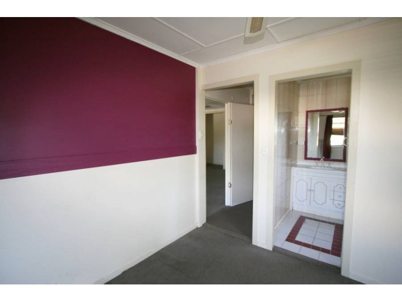 6 Sunshine Court, Labrador QLD 4215