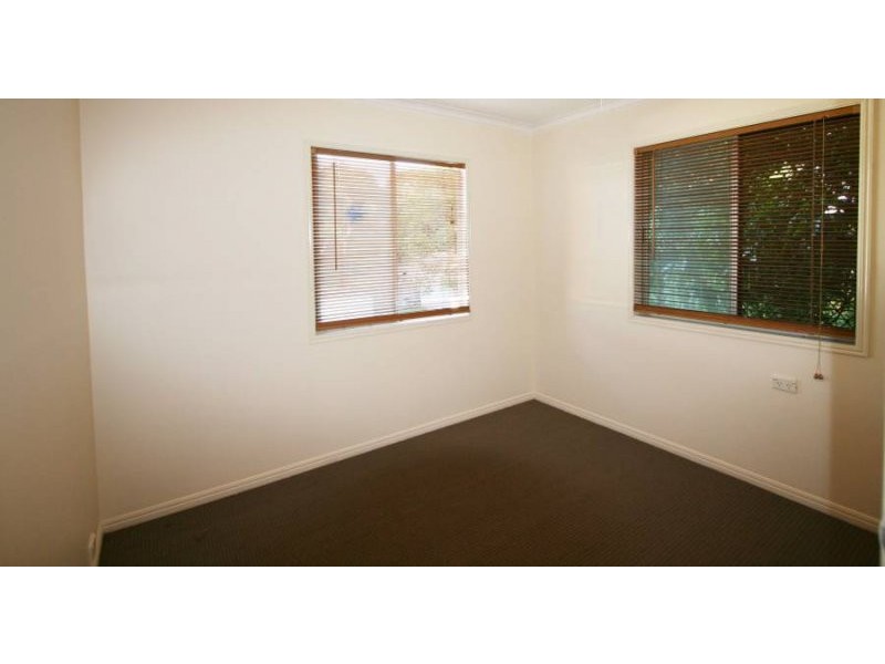 6 Sunshine Court, Labrador QLD 4215