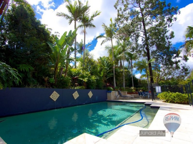 102 Passerine Drive, Rochedale South QLD 4123