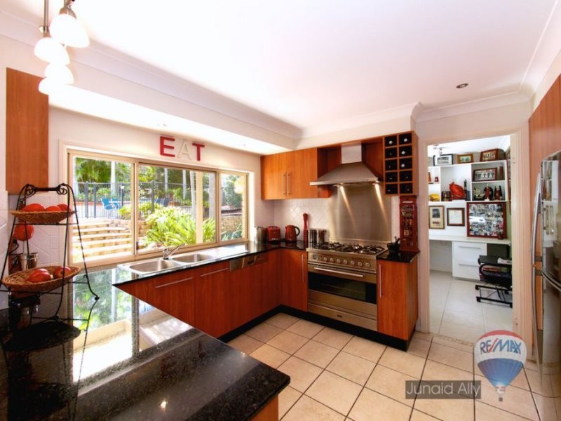 102 Passerine Drive, Rochedale South QLD 4123