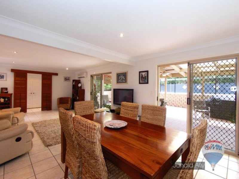 102 Passerine Drive, Rochedale South QLD 4123