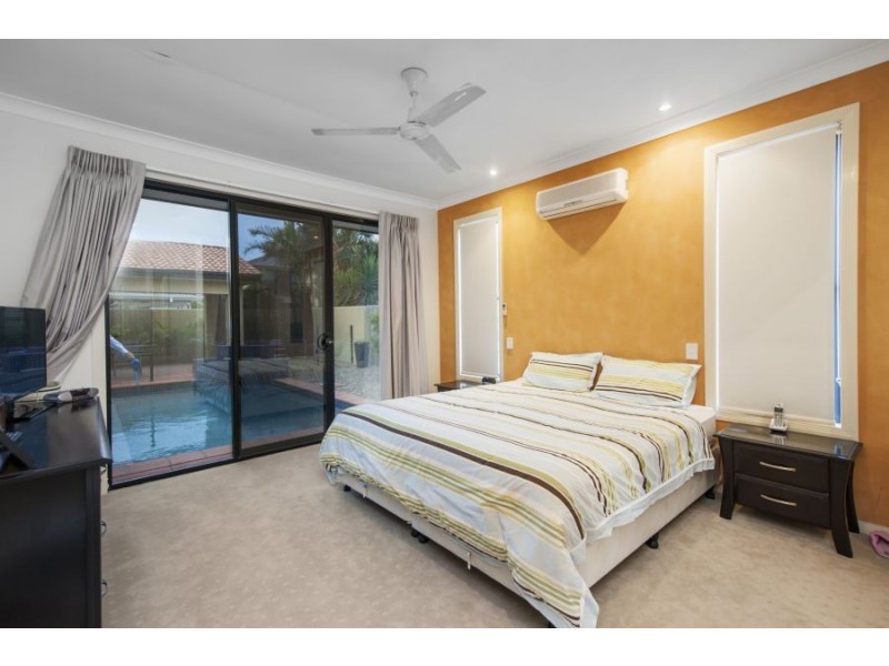 12 Dallow Crescent, Helensvale QLD 4212