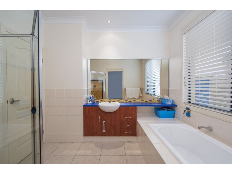 12 Dallow Crescent, Helensvale QLD 4212