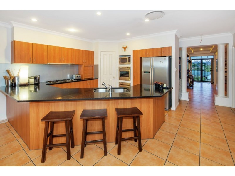 17 CHICHESTER DRIVE, Arundel QLD 4214