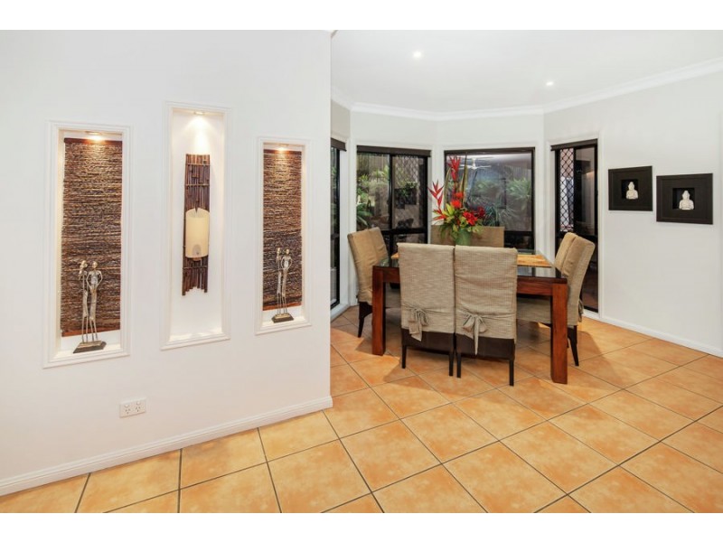 17 CHICHESTER DRIVE, Arundel QLD 4214