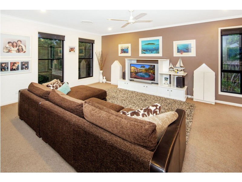17 CHICHESTER DRIVE, Arundel QLD 4214
