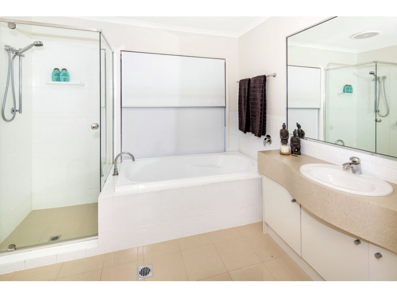 17 CHICHESTER DRIVE, Arundel QLD 4214