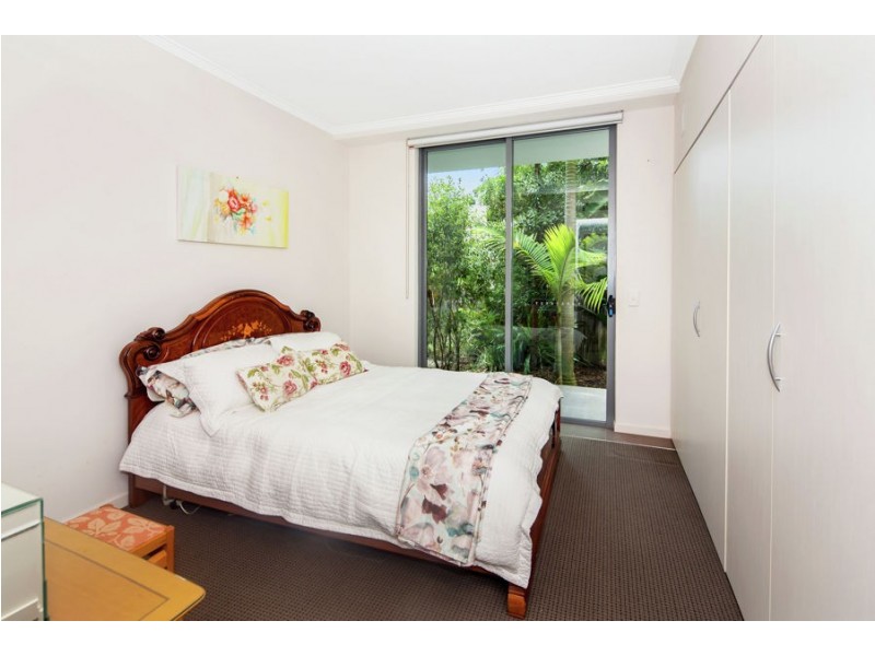16D/20 Bayview Street, Runaway Bay QLD 4216