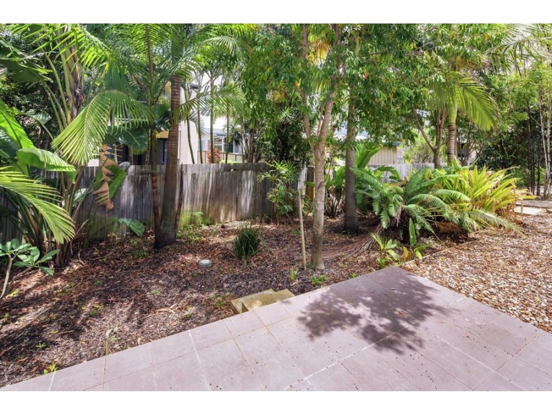 16D/20 Bayview Street, Runaway Bay QLD 4216