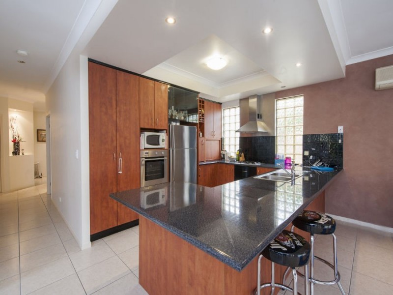 12 Dallow Crescent, Helensvale QLD 4212