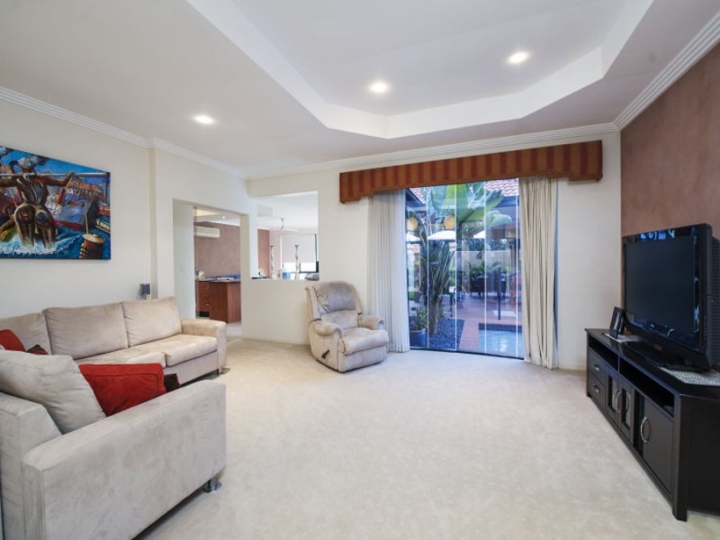 12 Dallow Crescent, Helensvale QLD 4212