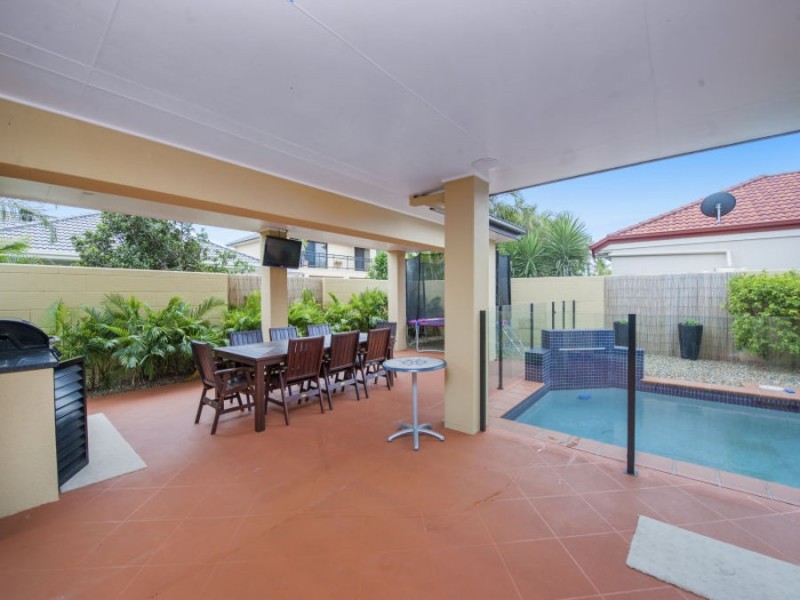 12 Dallow Crescent, Helensvale QLD 4212
