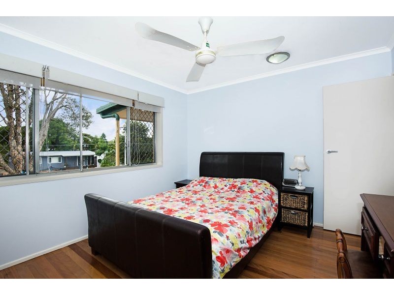 16 Lara Ave, Southport QLD 4215