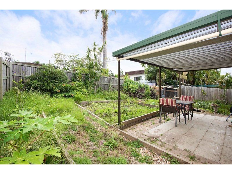 16 Lara Ave, Southport QLD 4215