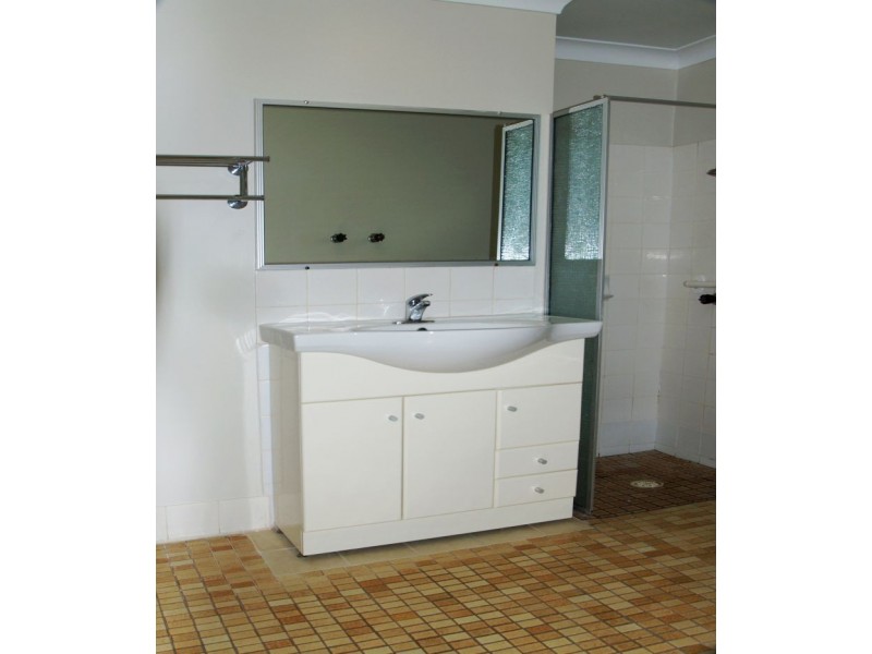 48 Falkinder Ave, Paradise Point QLD 4216